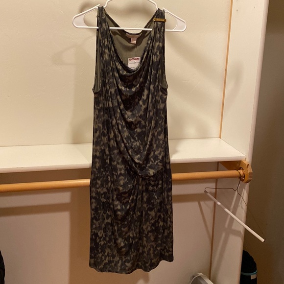 Flattering, falls so nicely, multicolored sleeveless dress - Picture 2 of 7